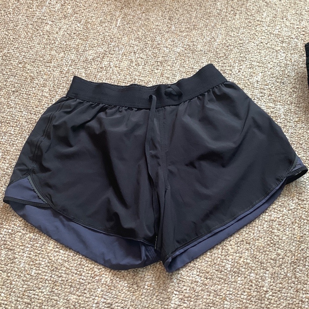 Lululemon Reversible running shorts, size 8 black/navy